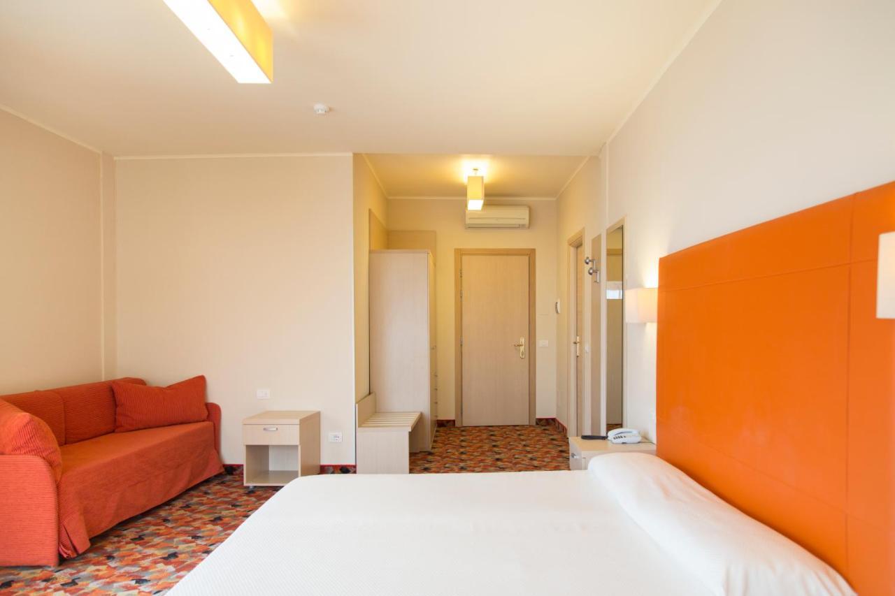 Hotel Royal Village Limone sul Garda Bilik gambar